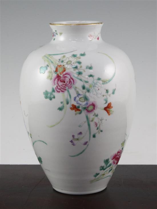 A Chinese famille rose ovoid vase, late 19th century, 19.5cm.